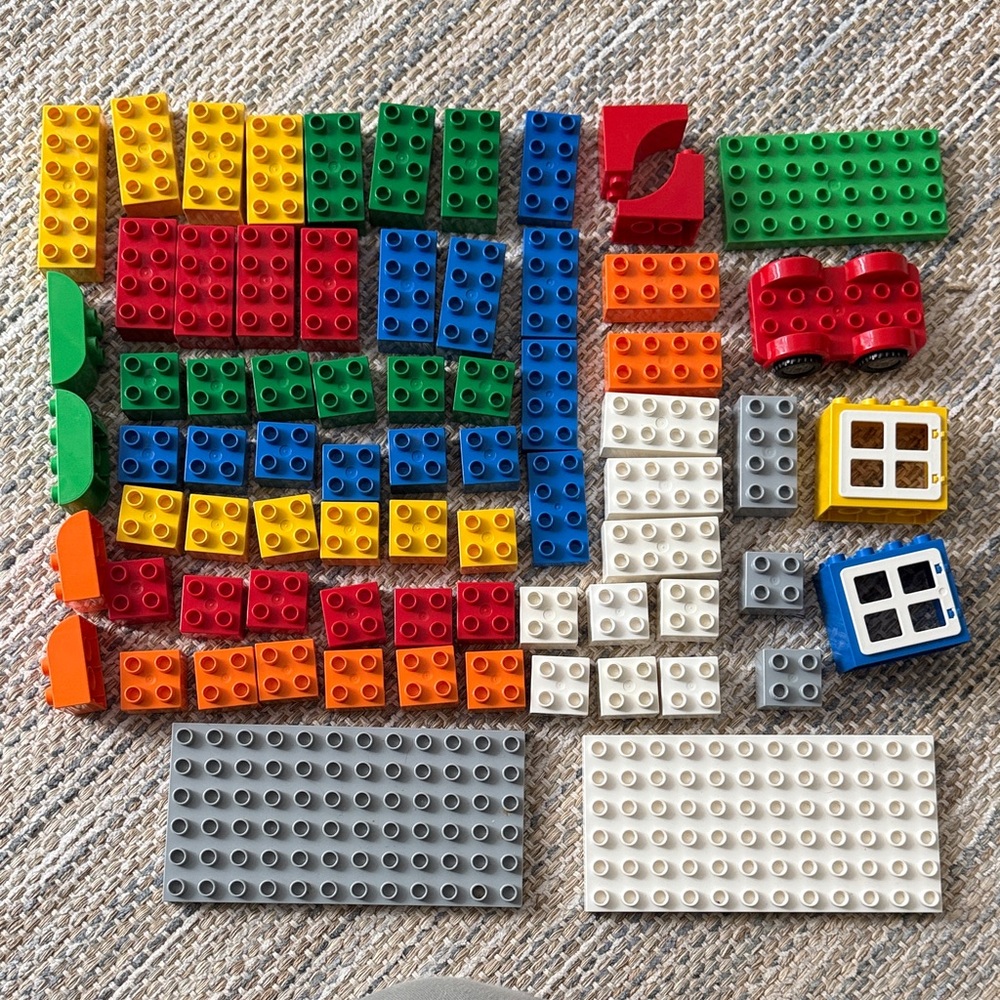 Lego Duplo 75 pieces building lot